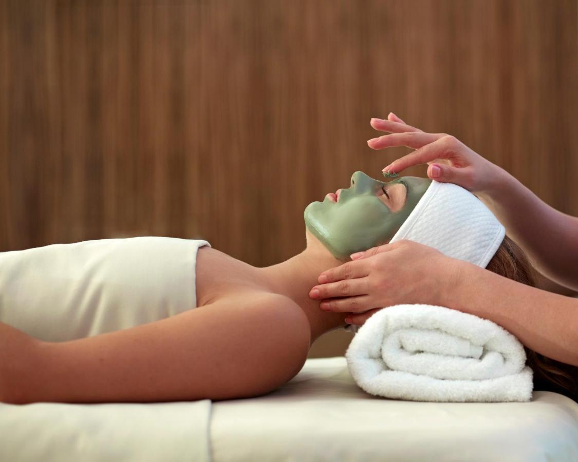 Park Regency Sharm El Sheikh Resort Exterior photo A woman receiving a facial treatment