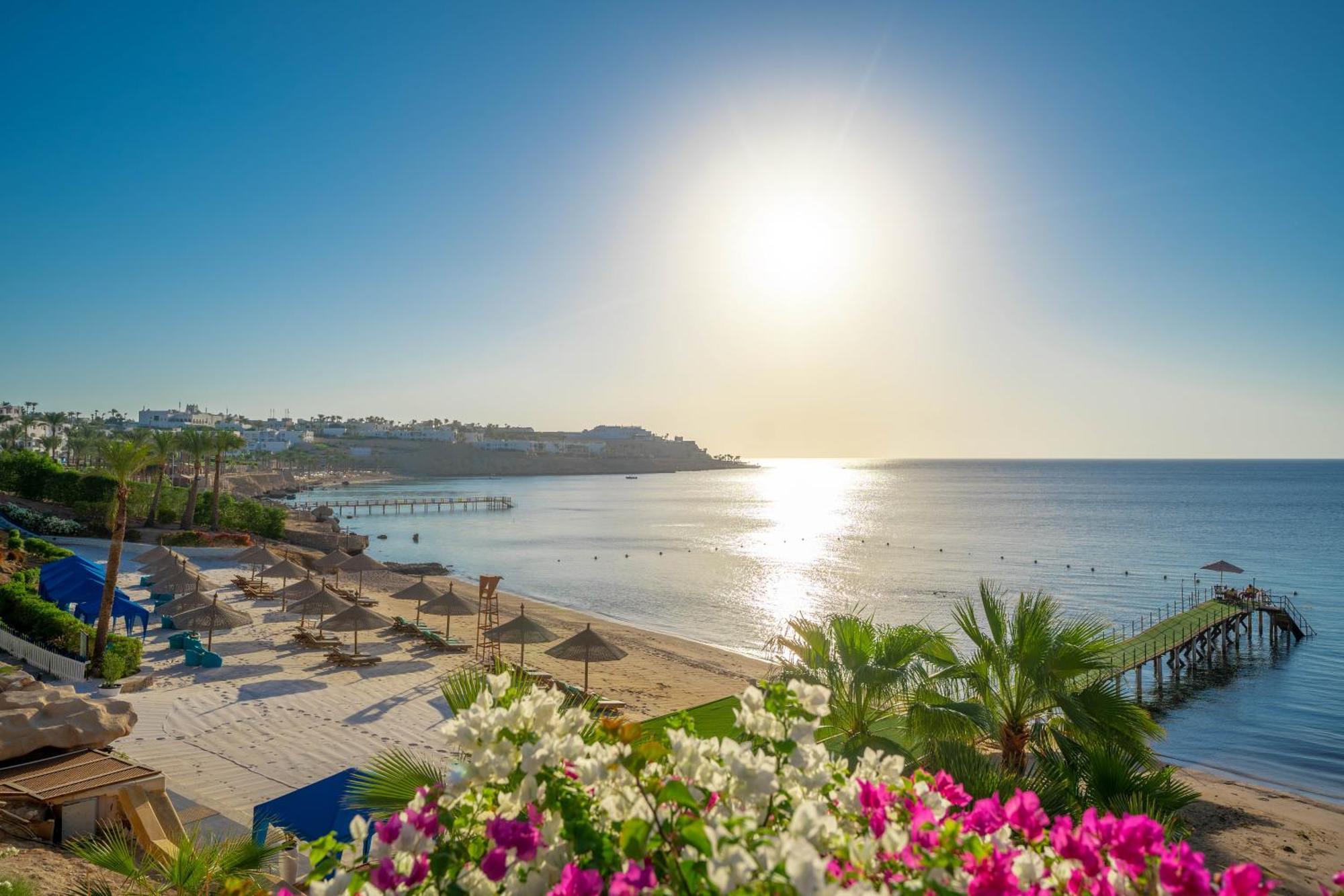 Park Regency Sharm El Sheikh Resort Exterior photo Sunrise over the Red Sea at the Hilton Taba